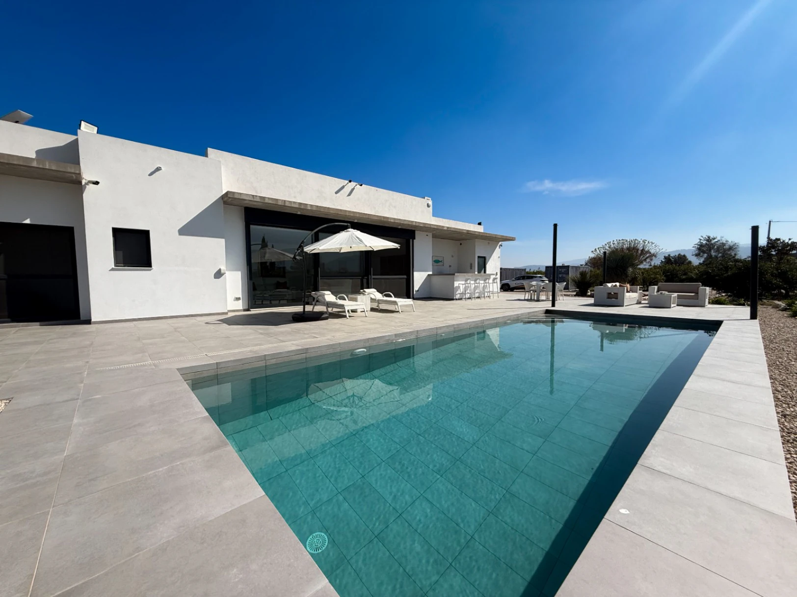Villa moderna 100% legal, Calificación Energética A y gran parcela en Tormos