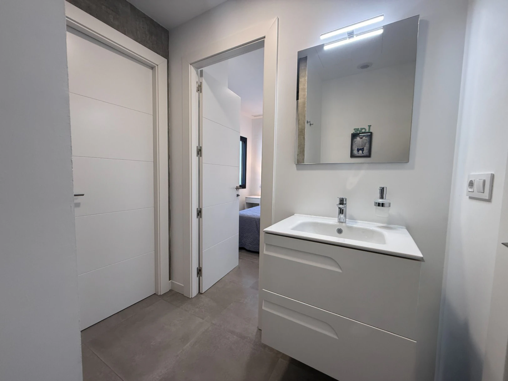 Villa moderna 100% legal, Calificación Energética A y gran parcela en Tormos