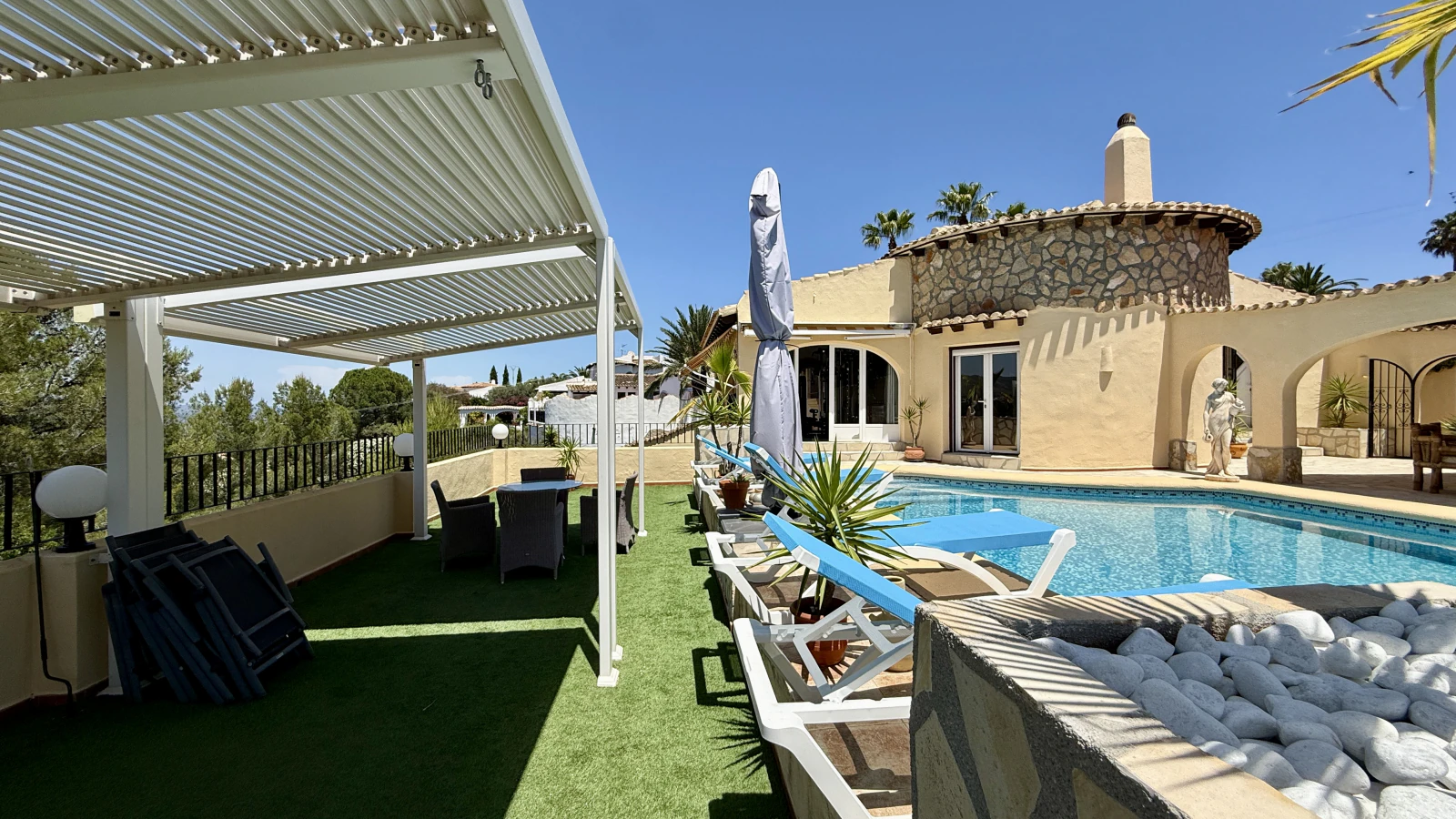 Exclusiva Villa con Piscina y Acabados de Alta Calidad en Monte Pego