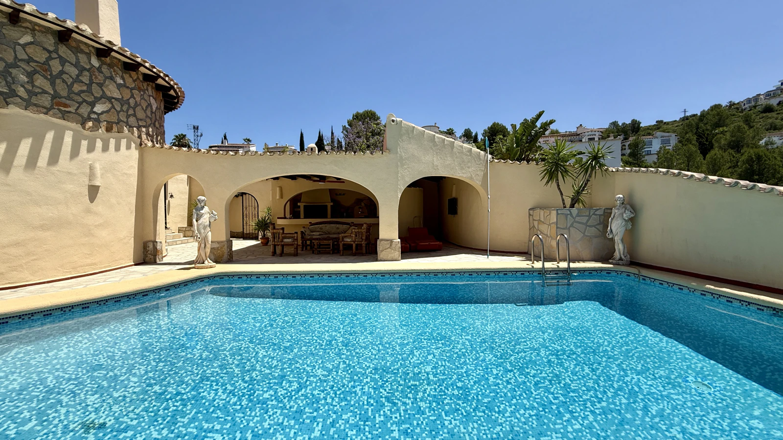 Exclusiva Villa con Piscina y Acabados de Alta Calidad en Monte Pego