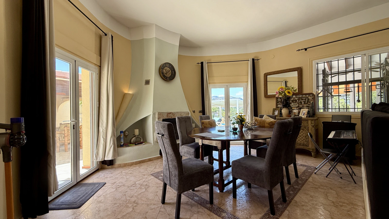 Exclusiva Villa con Piscina y Acabados de Alta Calidad en Monte Pego