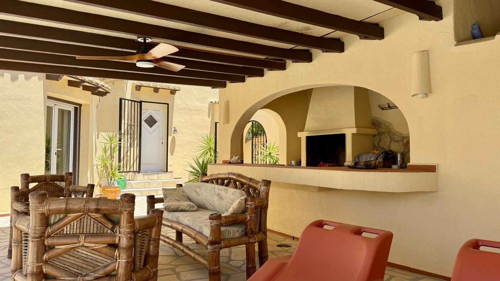 Exclusiva Villa con Piscina y Acabados de Alta Calidad en Monte Pego