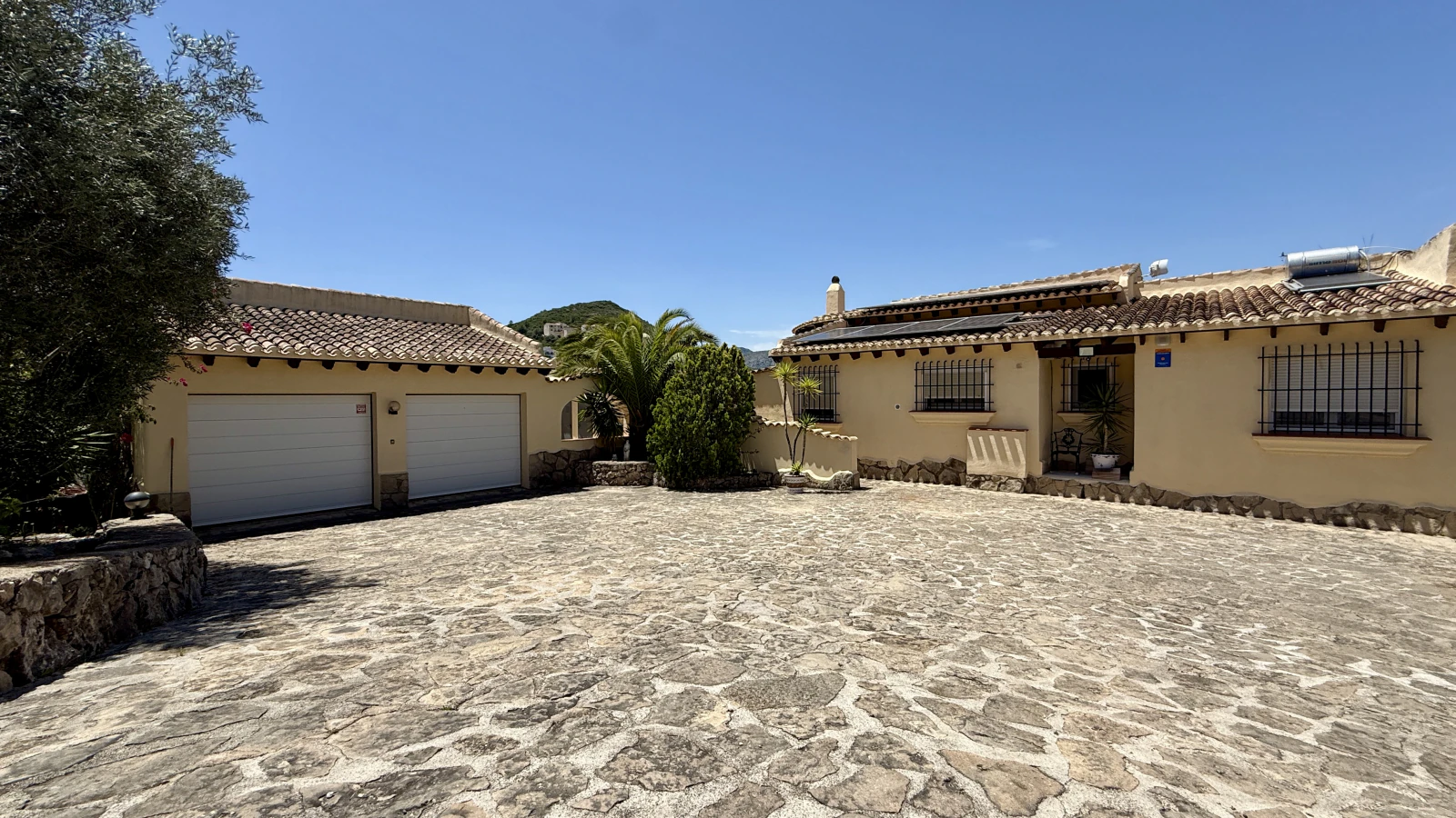 Exclusiva Villa con Piscina y Acabados de Alta Calidad en Monte Pego