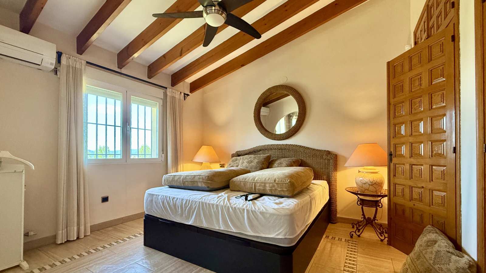 Exclusiva Villa con Piscina y Acabados de Alta Calidad en Monte Pego