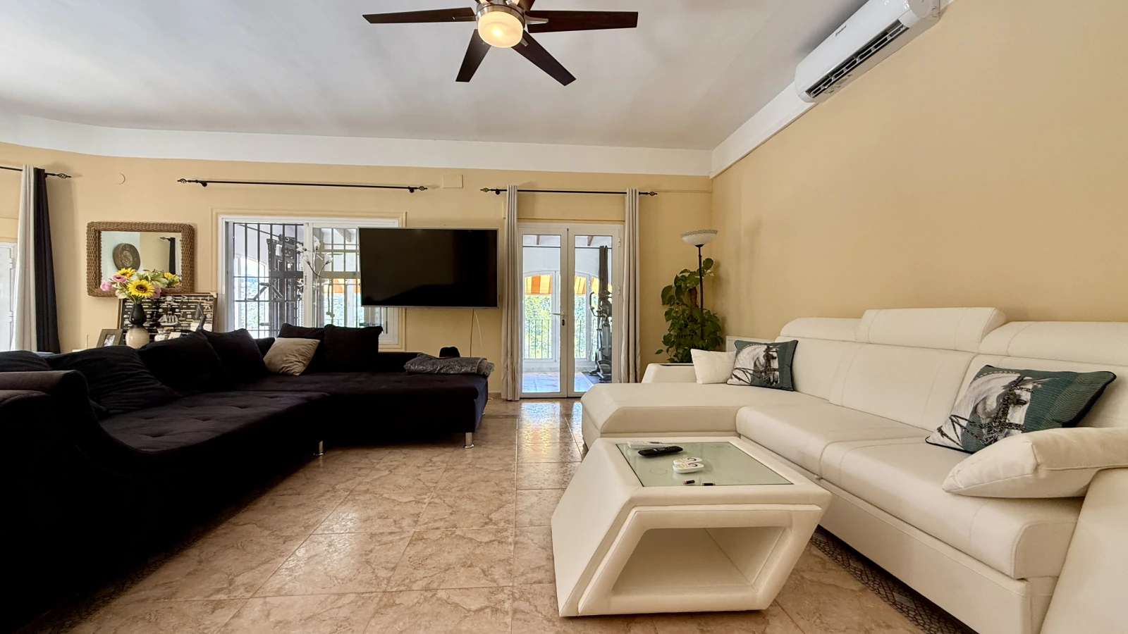 Exclusiva Villa con Piscina y Acabados de Alta Calidad en Monte Pego