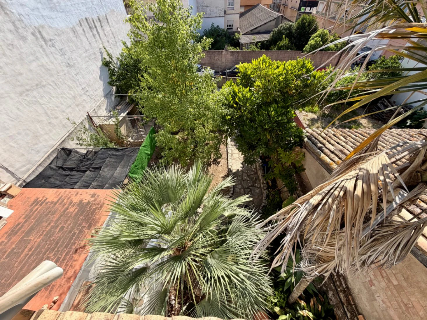 Casa de pueblo señorial en el centro de Pego: Espacio, privacidad y un oasis exclusivo