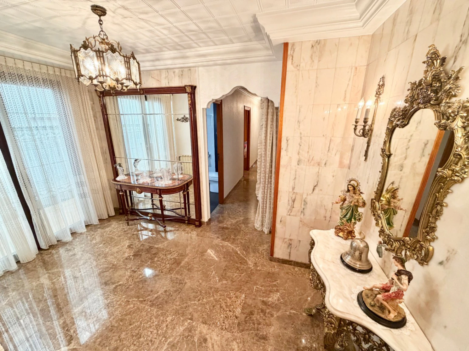 Casa de pueblo señorial en el centro de Pego: Espacio, privacidad y un oasis exclusivo