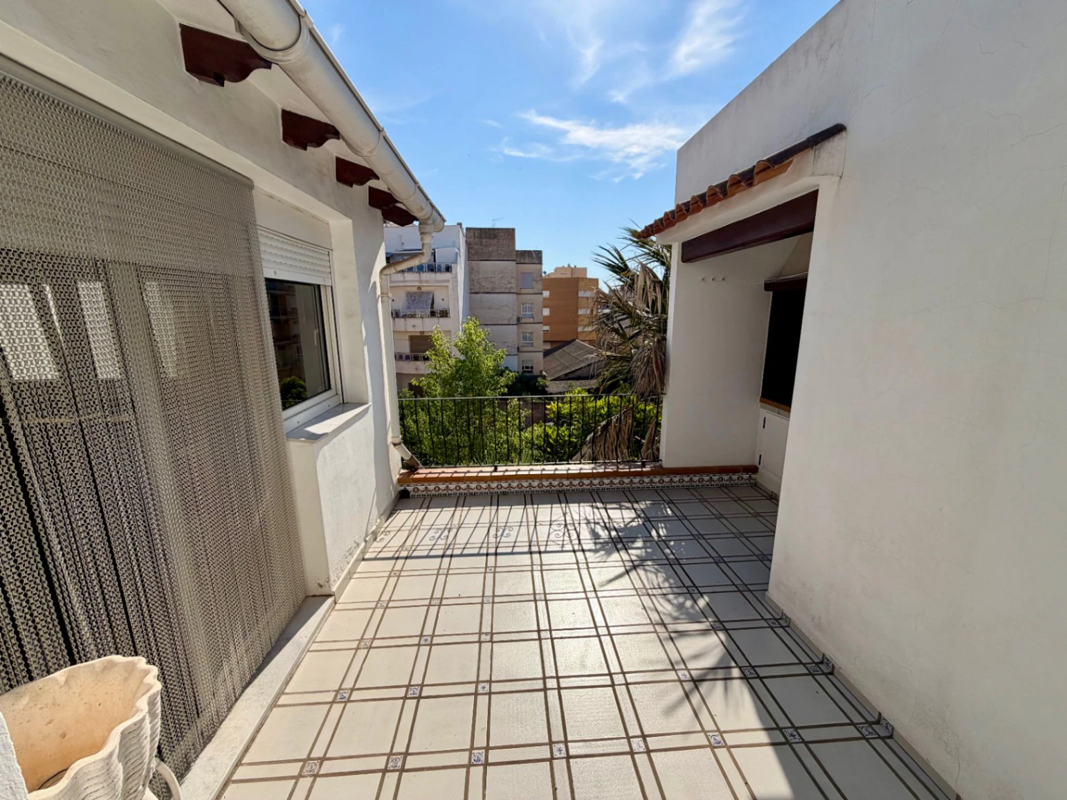 Casa de pueblo señorial en el centro de Pego: Espacio, privacidad y un oasis exclusivo