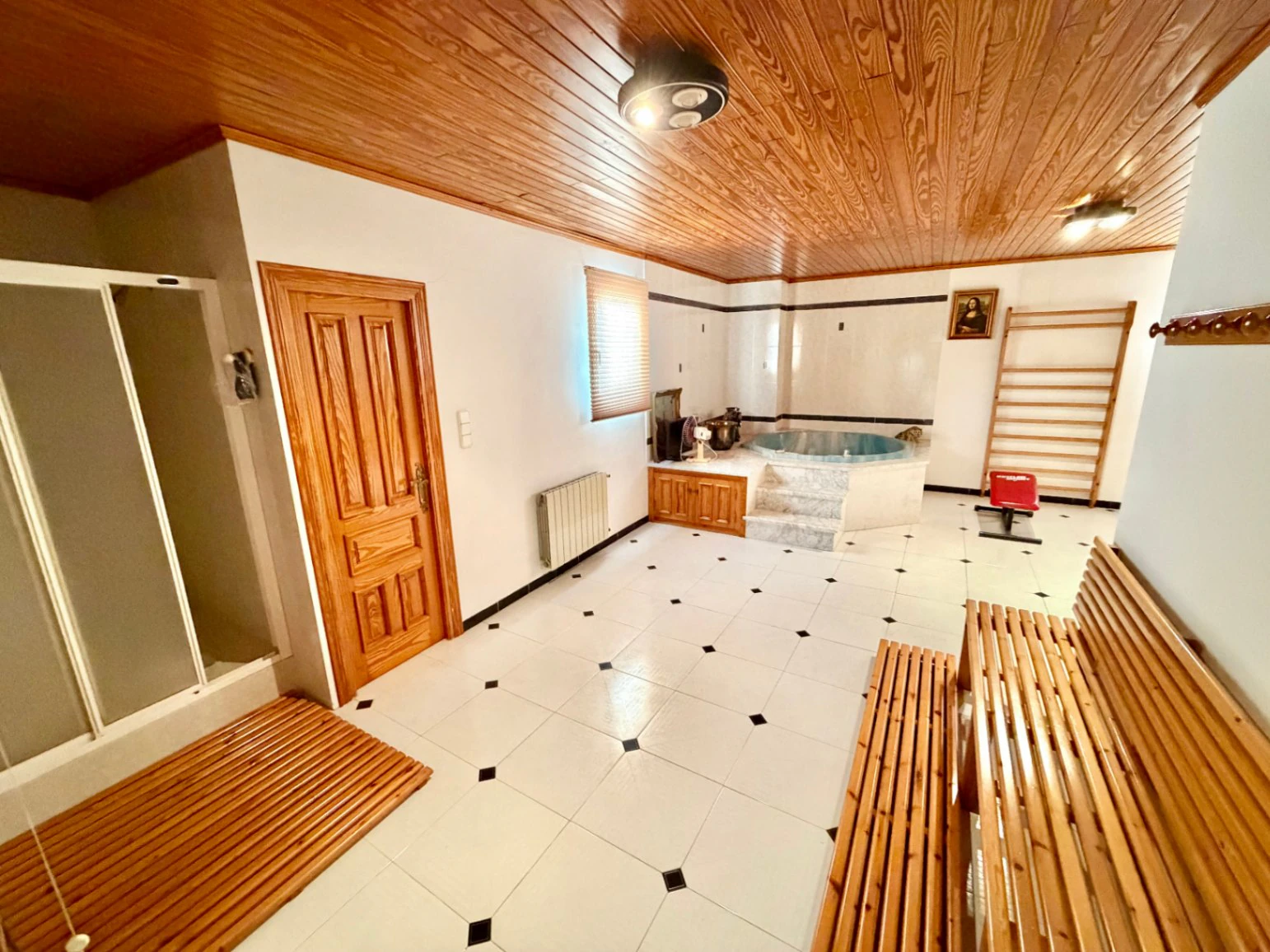 Casa de pueblo señorial en el centro de Pego: Espacio, privacidad y un oasis exclusivo