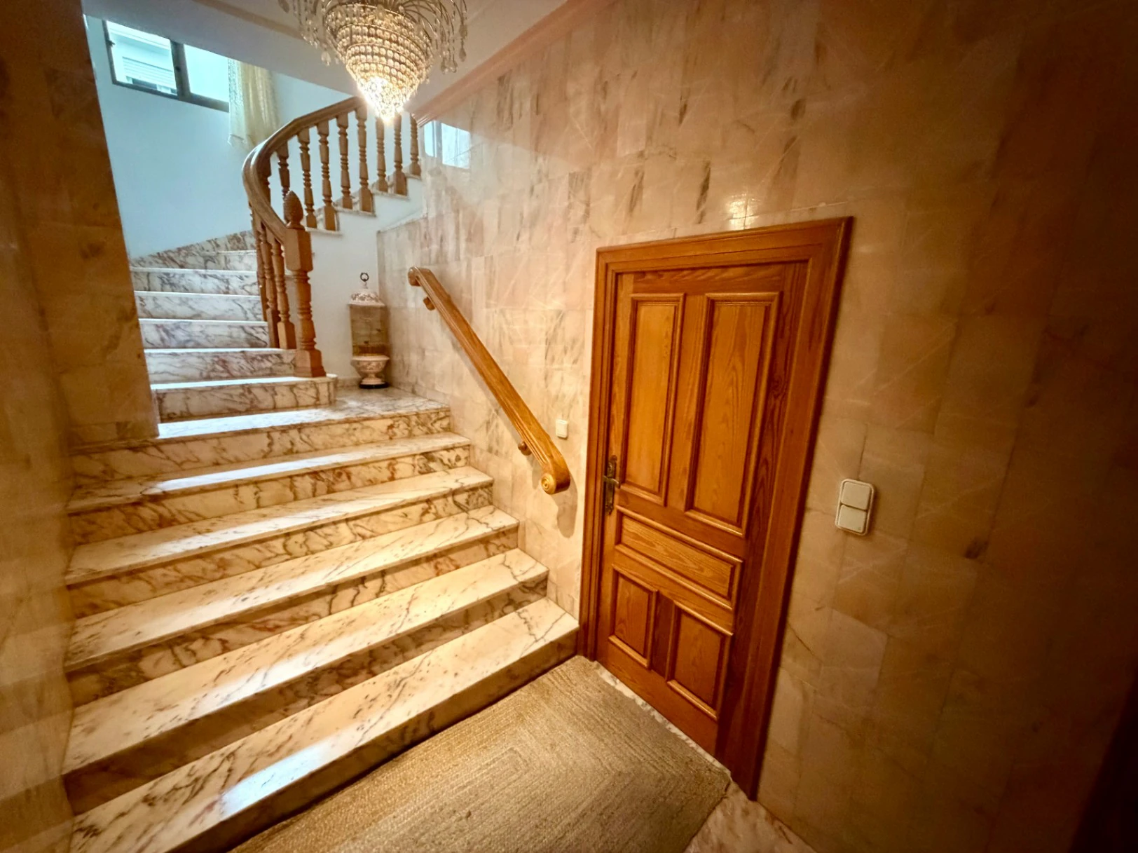 Casa de pueblo señorial en el centro de Pego: Espacio, privacidad y un oasis exclusivo