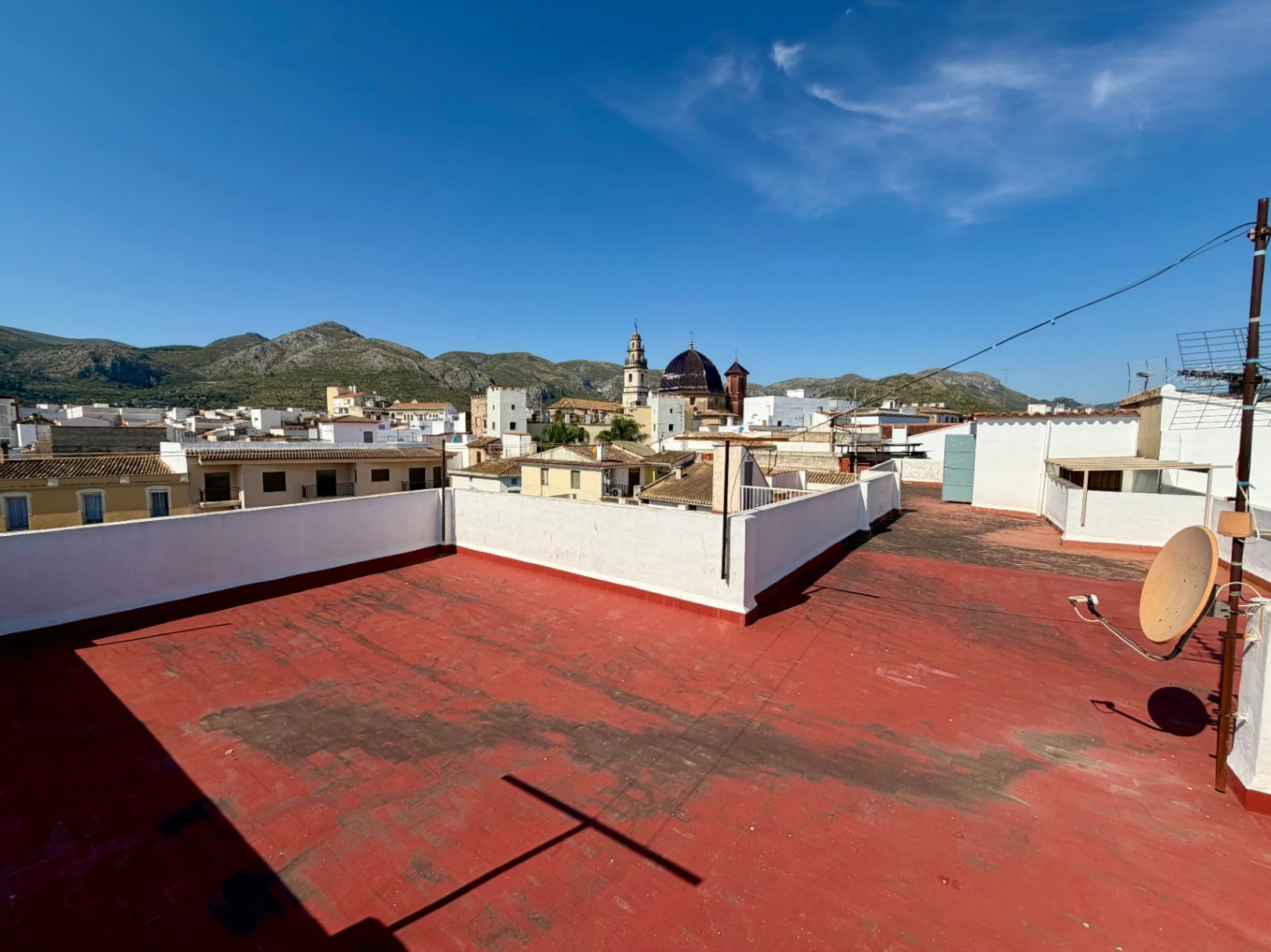 Casa de pueblo señorial en el centro de Pego: Espacio, privacidad y un oasis exclusivo