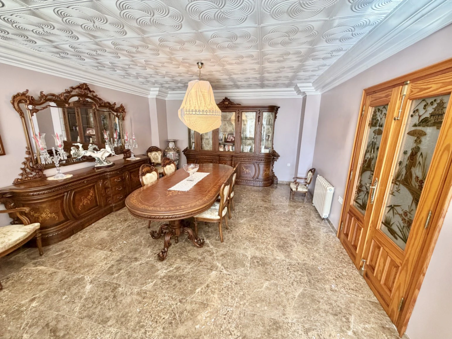 Casa de pueblo señorial en el centro de Pego: Espacio, privacidad y un oasis exclusivo