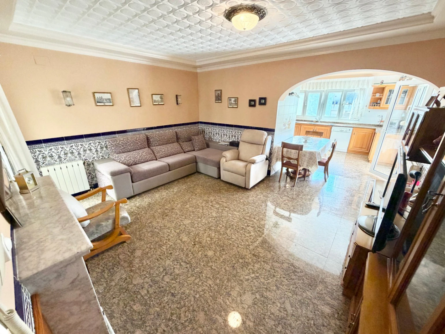 Casa de pueblo señorial en el centro de Pego: Espacio, privacidad y un oasis exclusivo