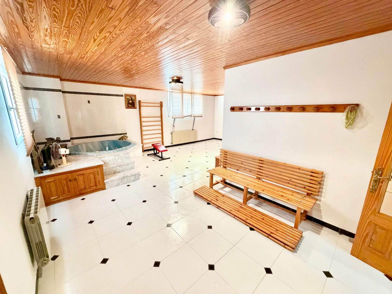 Casa de pueblo señorial en el centro de Pego: Espacio, privacidad y un oasis exclusivo