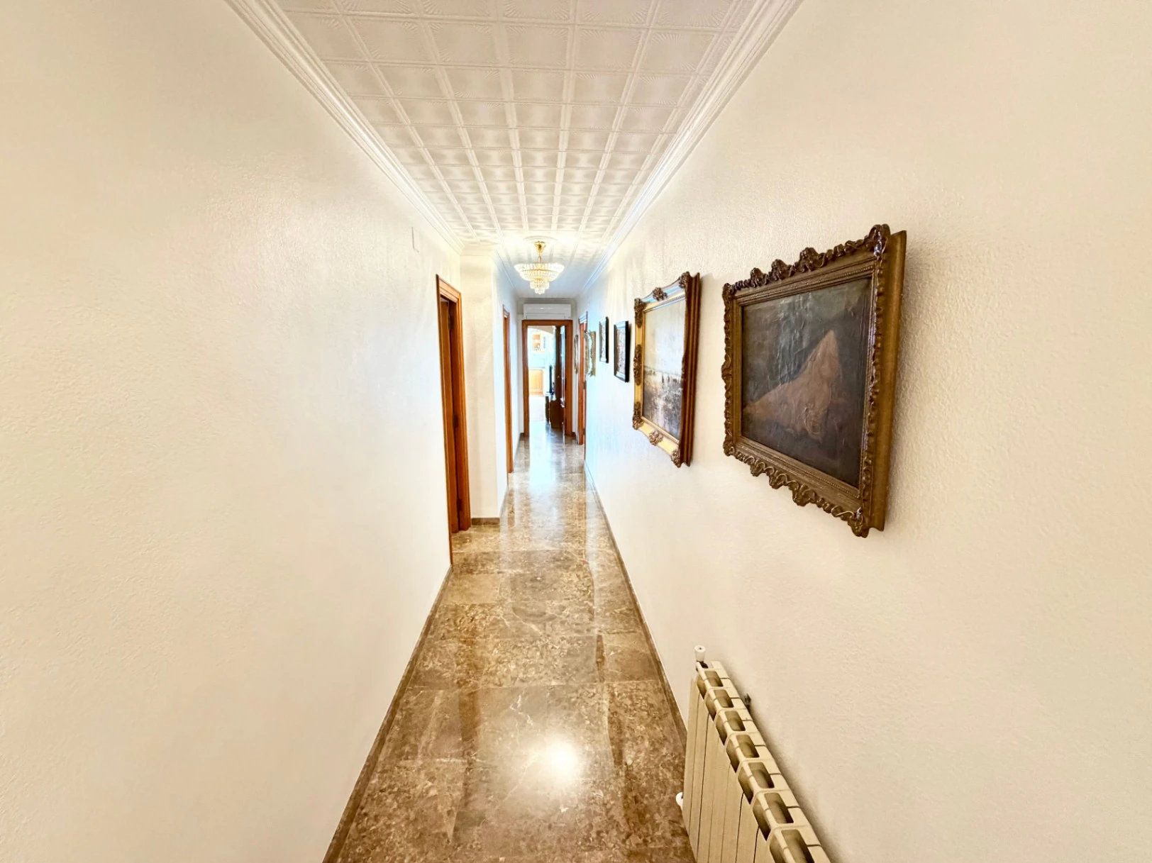 Casa de pueblo señorial en el centro de Pego: Espacio, privacidad y un oasis exclusivo