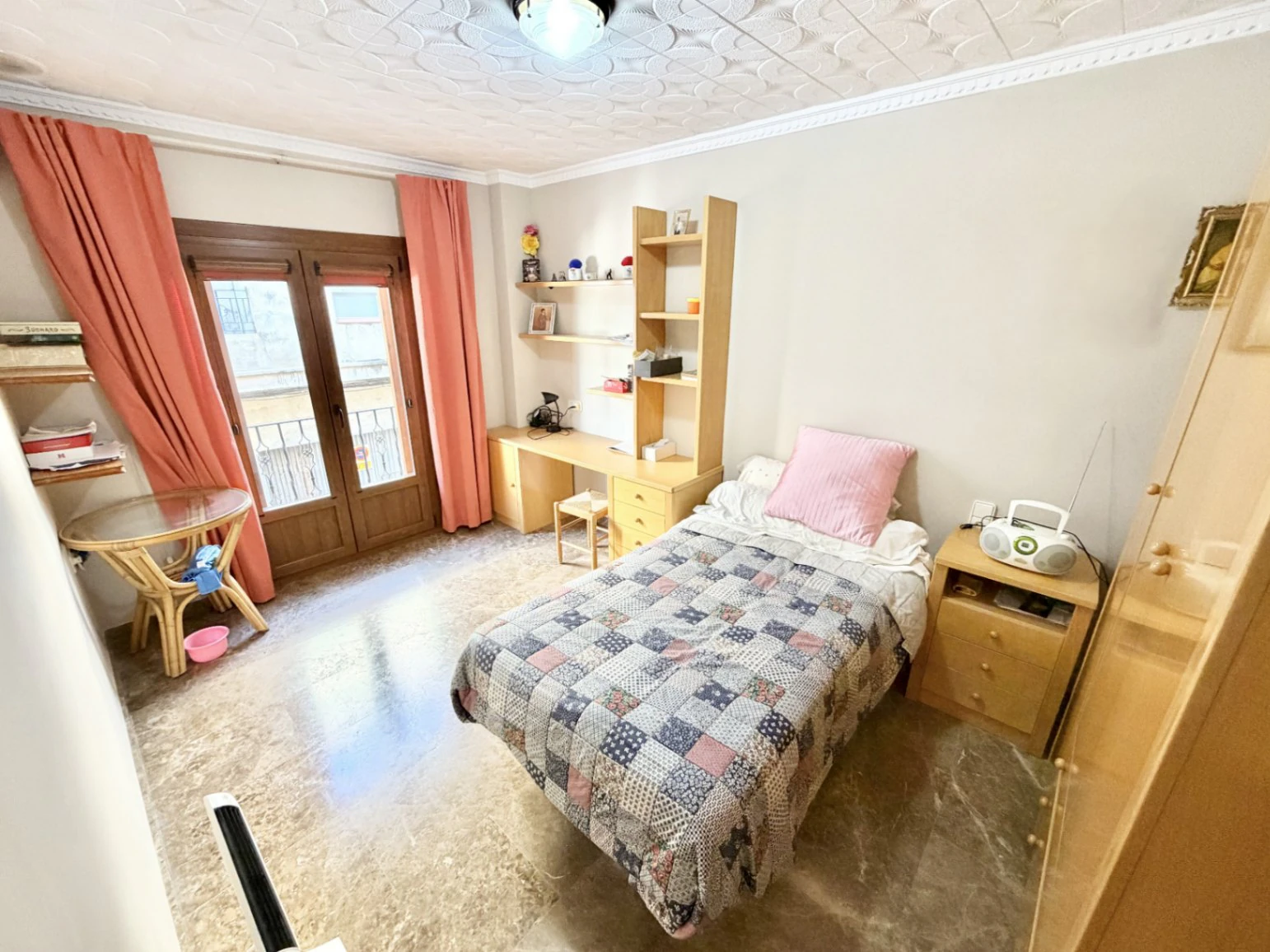 Casa de pueblo señorial en el centro de Pego: Espacio, privacidad y un oasis exclusivo