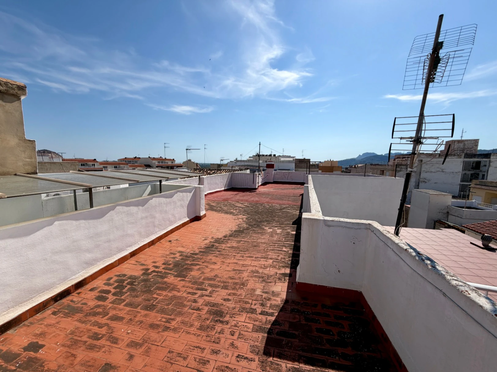 Casa de pueblo señorial en el centro de Pego: Espacio, privacidad y un oasis exclusivo