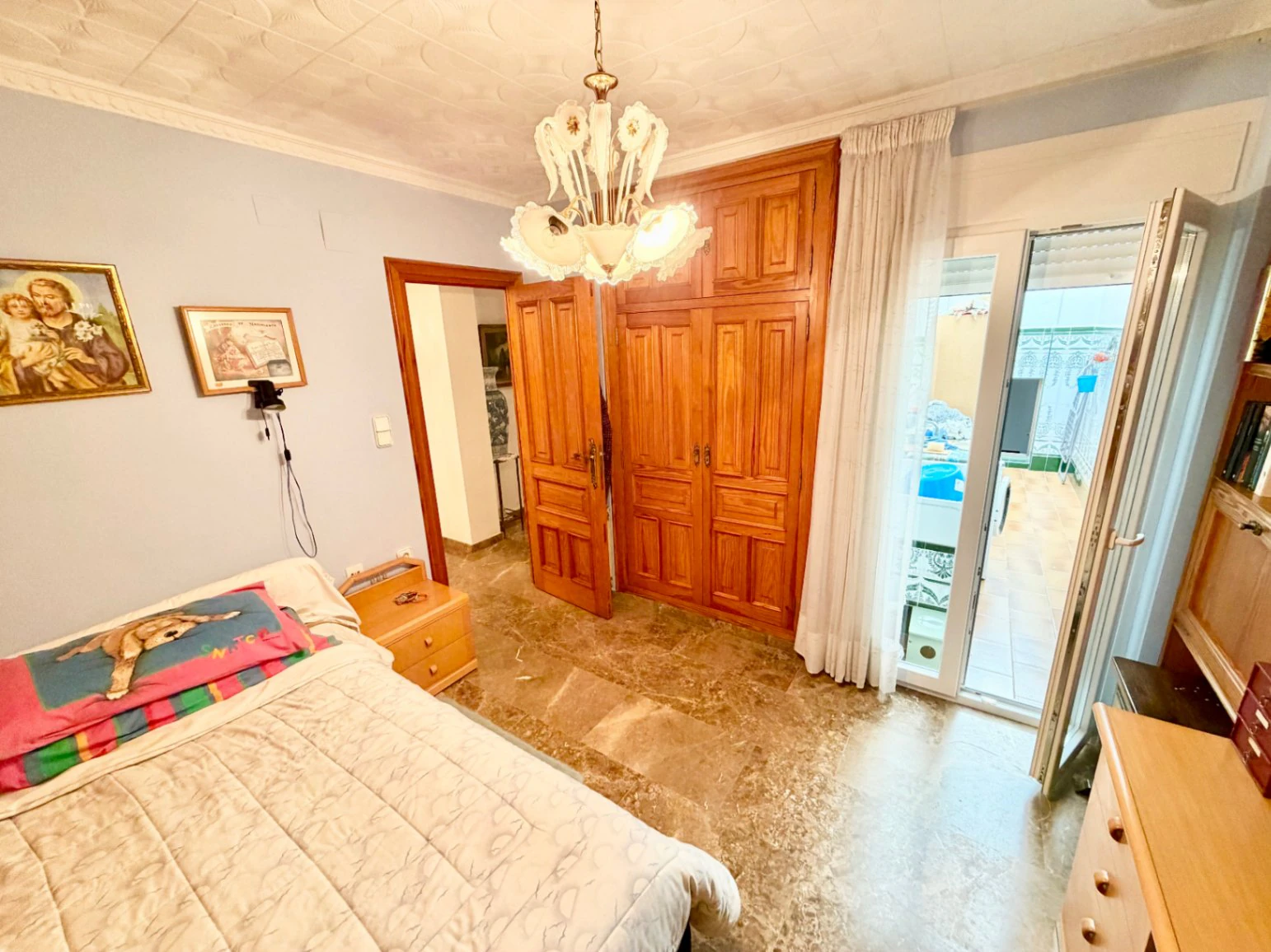 Casa de pueblo señorial en el centro de Pego: Espacio, privacidad y un oasis exclusivo