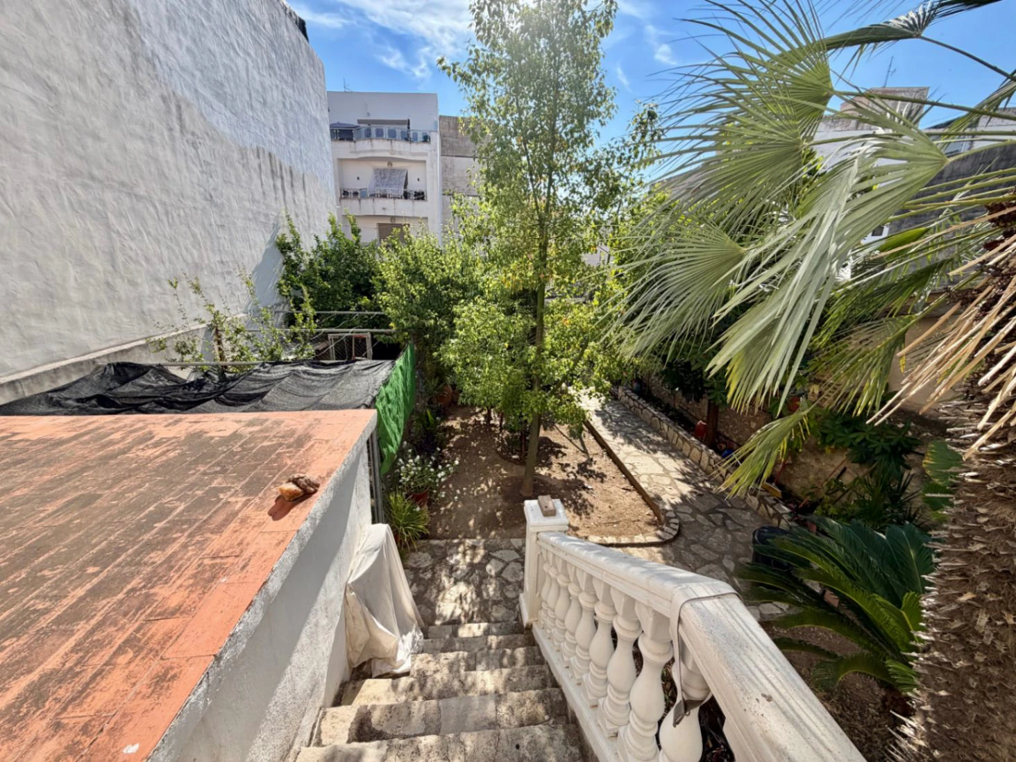 Casa de pueblo señorial en el centro de Pego: Espacio, privacidad y un oasis exclusivo