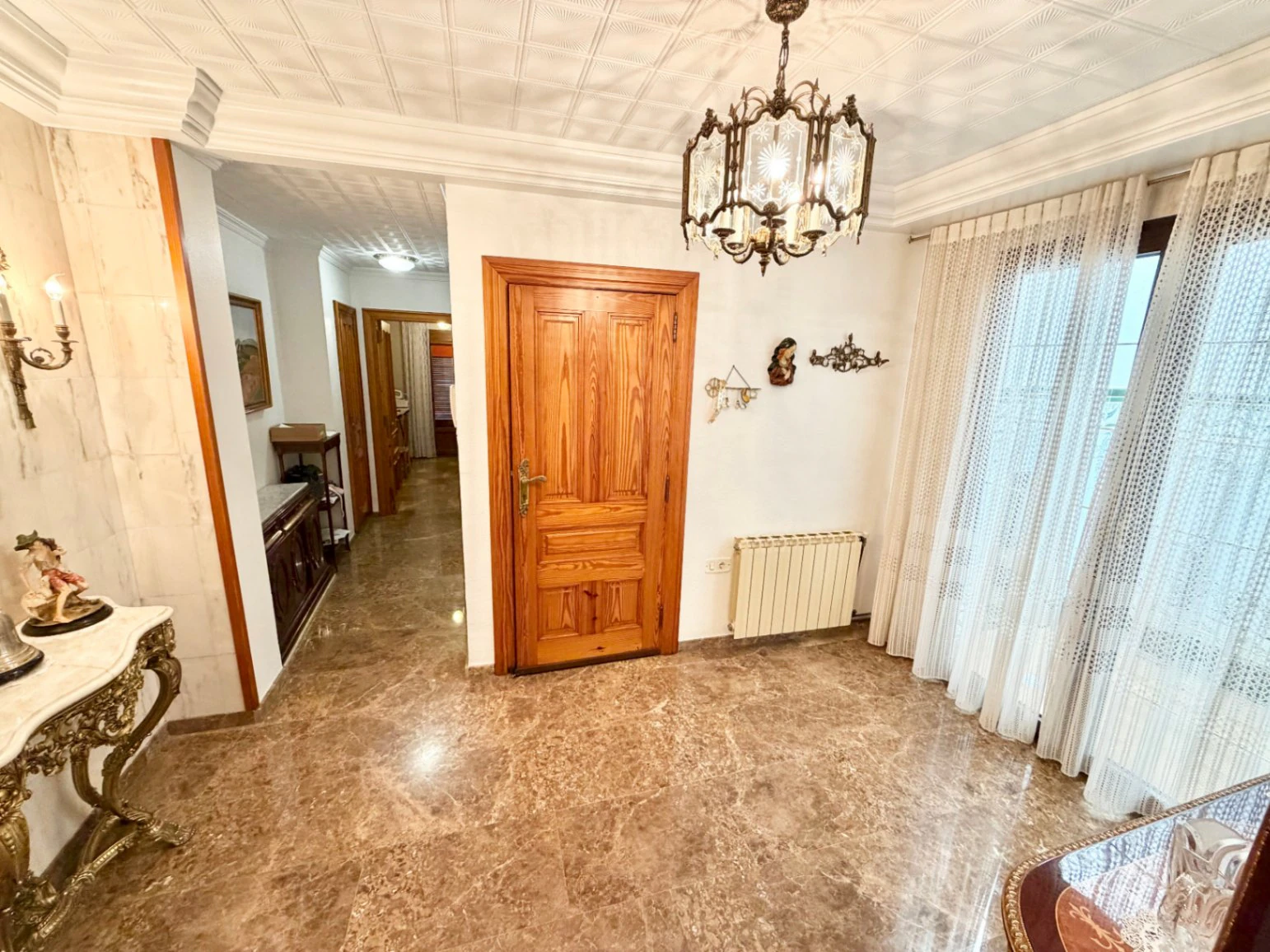 Casa de pueblo señorial en el centro de Pego: Espacio, privacidad y un oasis exclusivo