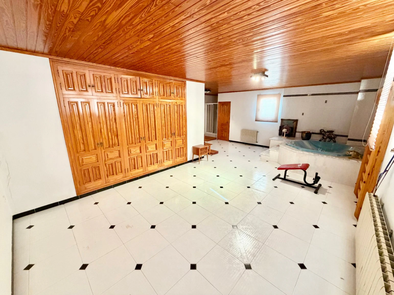 Casa de pueblo señorial en el centro de Pego: Espacio, privacidad y un oasis exclusivo