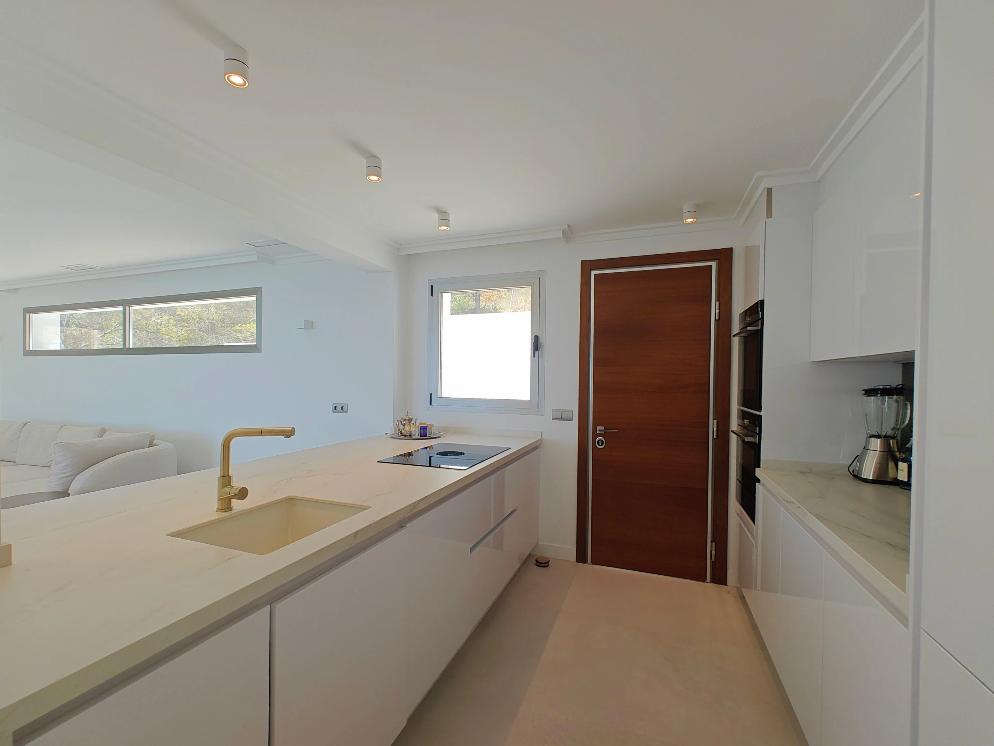 Chalet for sale in Sierra de Altea with infinity pool.