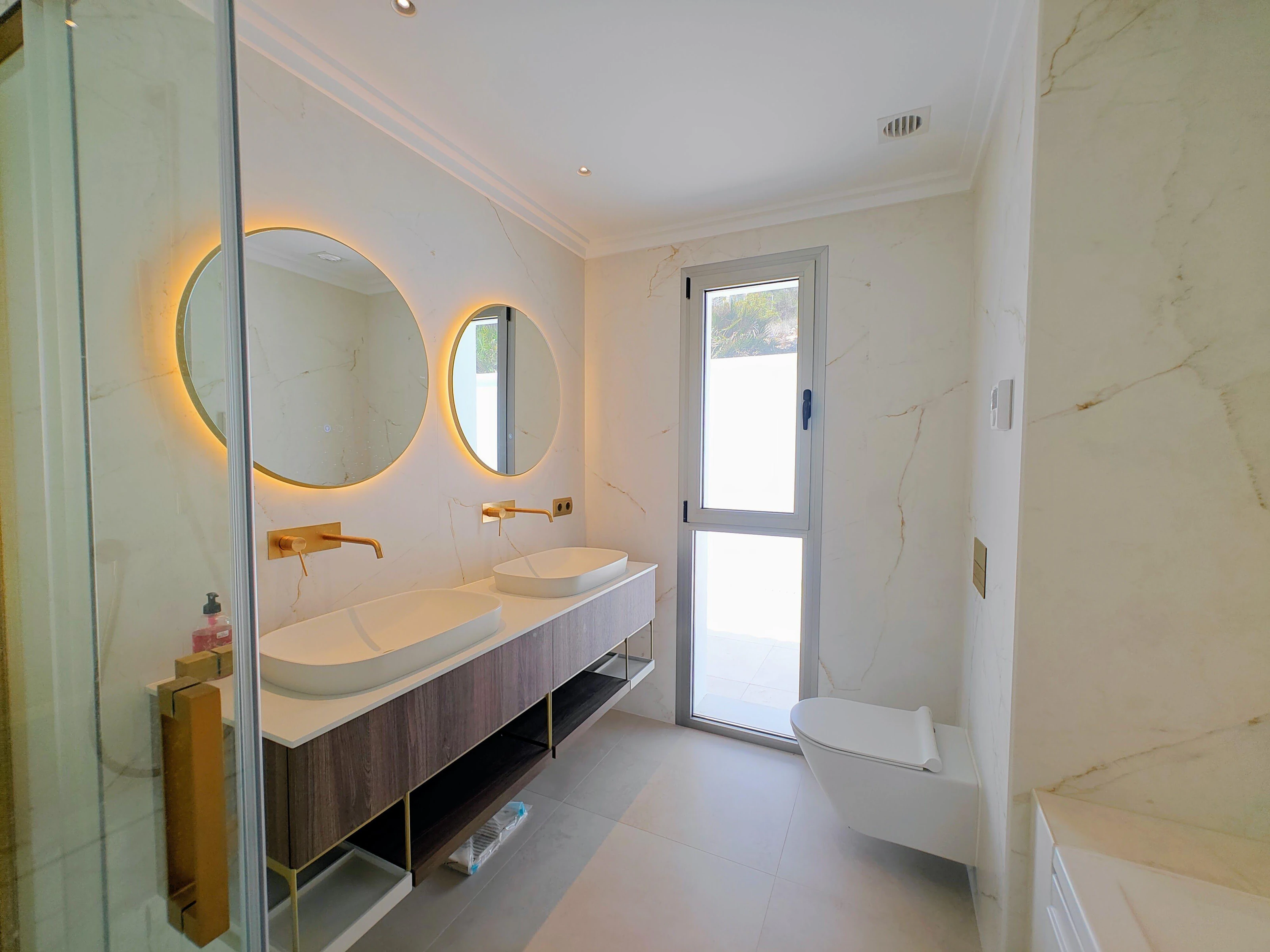 Chalet for sale in Sierra de Altea with infinity pool.