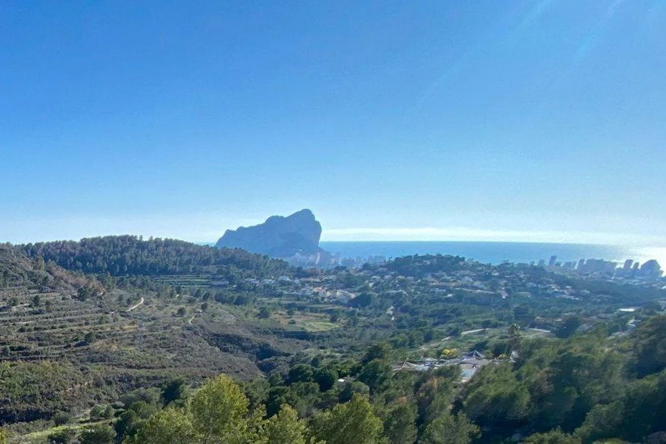 Chalet for sale in Calpe with 4 bedrooms and a pool.