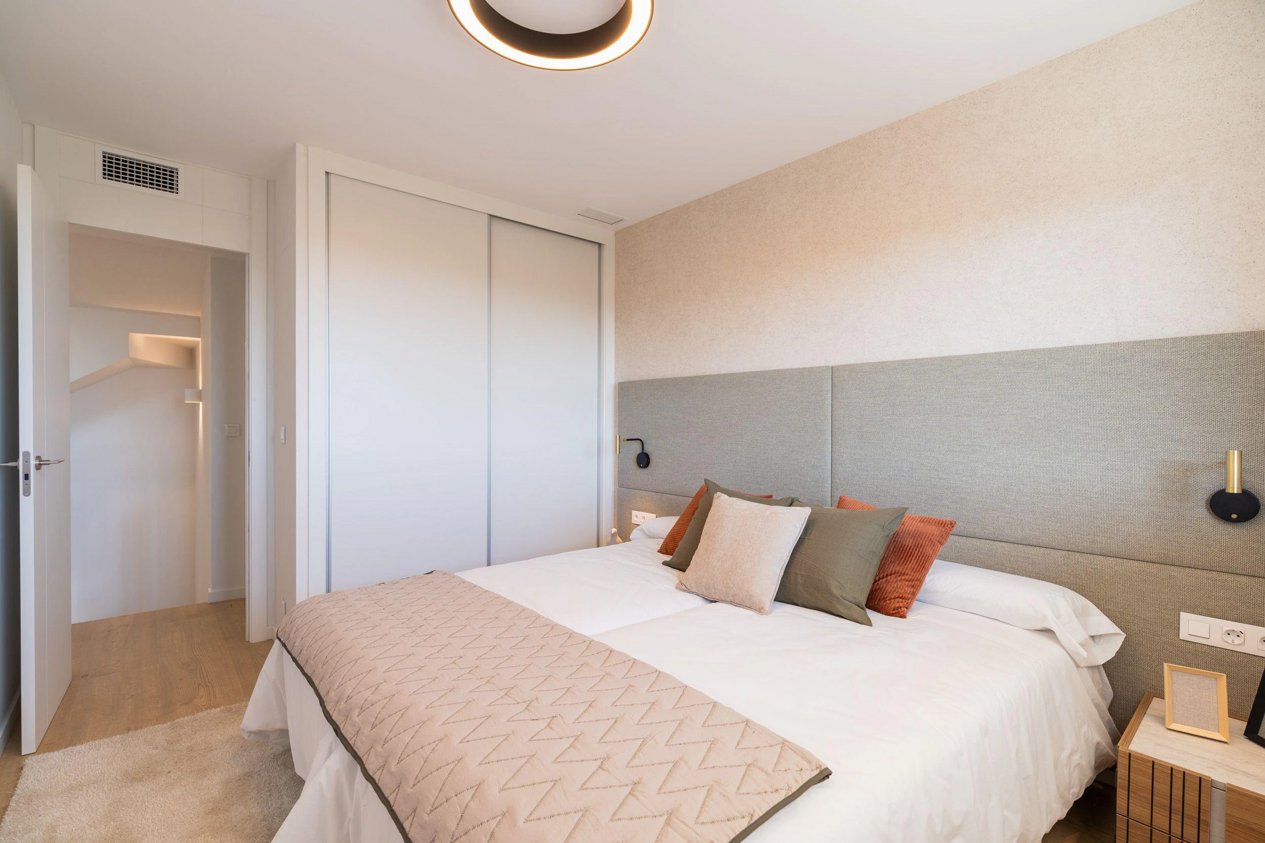 Te koop: rijtjeshuis in La Nucía met 4 slaapkamers en 3 badkamers.