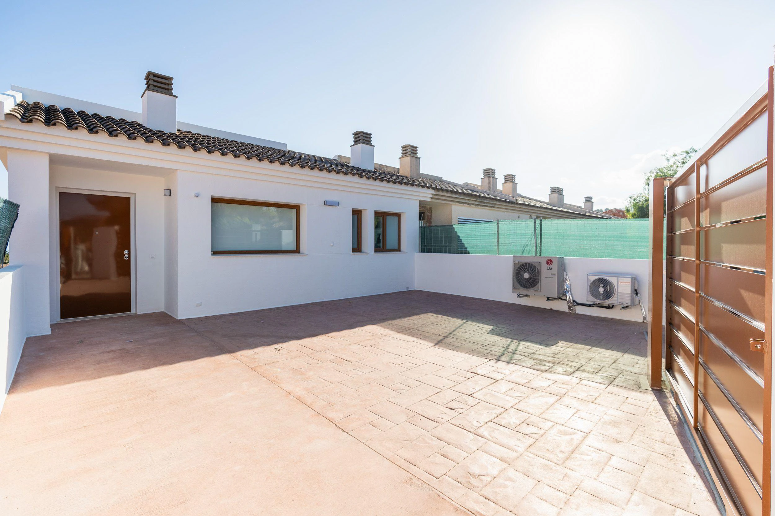 Te koop: rijtjeshuis in La Nucía met 4 slaapkamers en 3 badkamers.