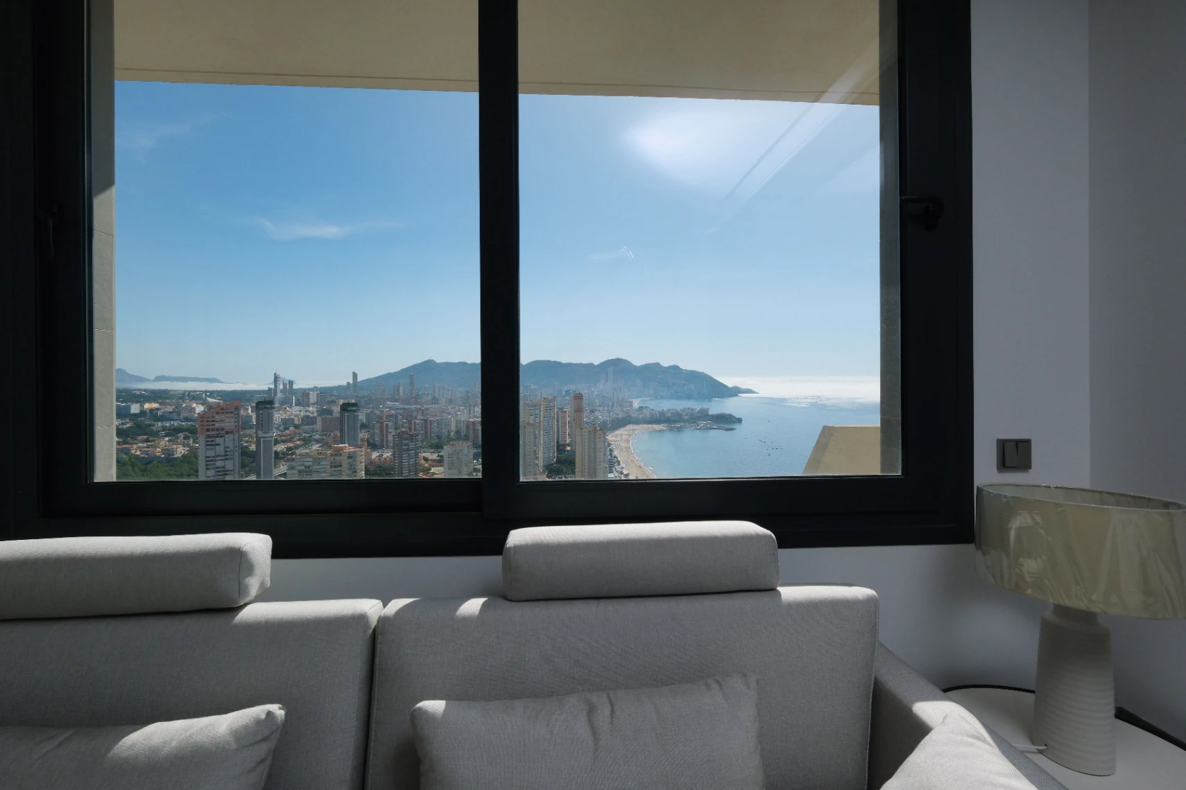 Dachgeschosswohnung zum Verkauf in Benidorm mit 3 Schlafzimmern und beheiztem Pool.