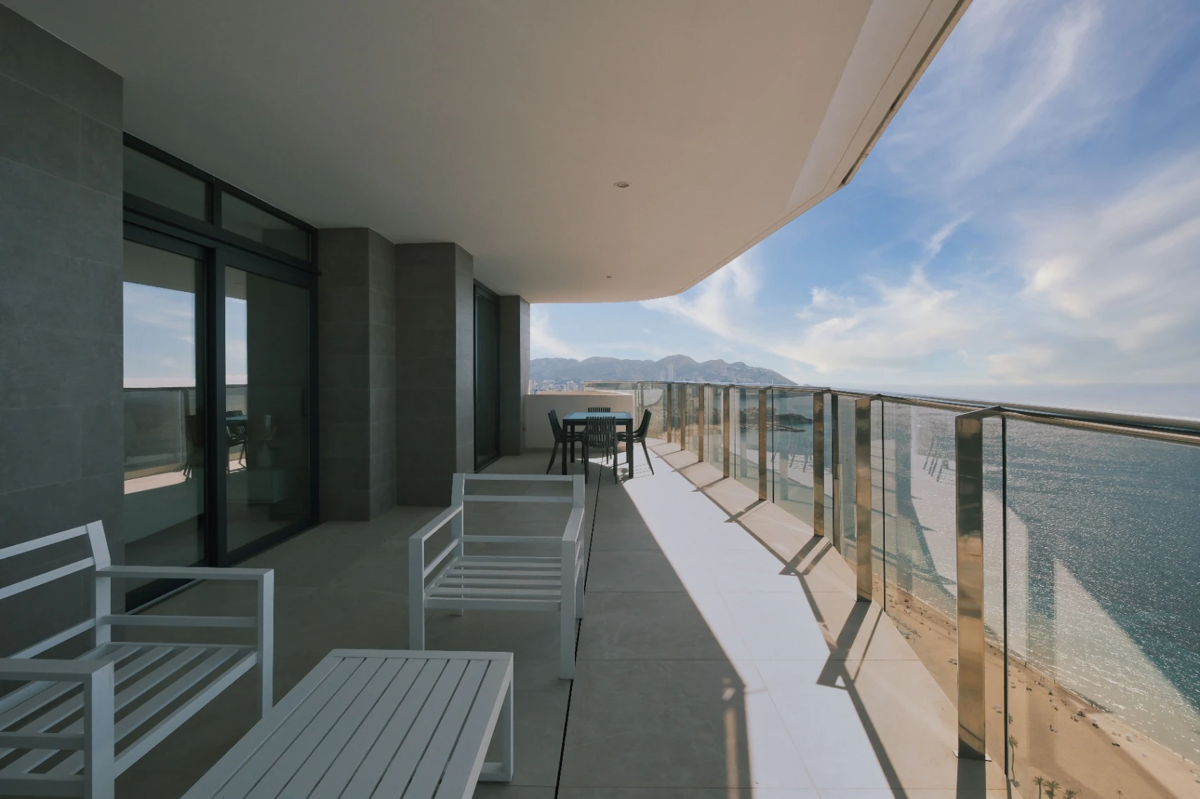 Dachgeschosswohnung zum Verkauf in Benidorm mit 3 Schlafzimmern und beheiztem Pool.