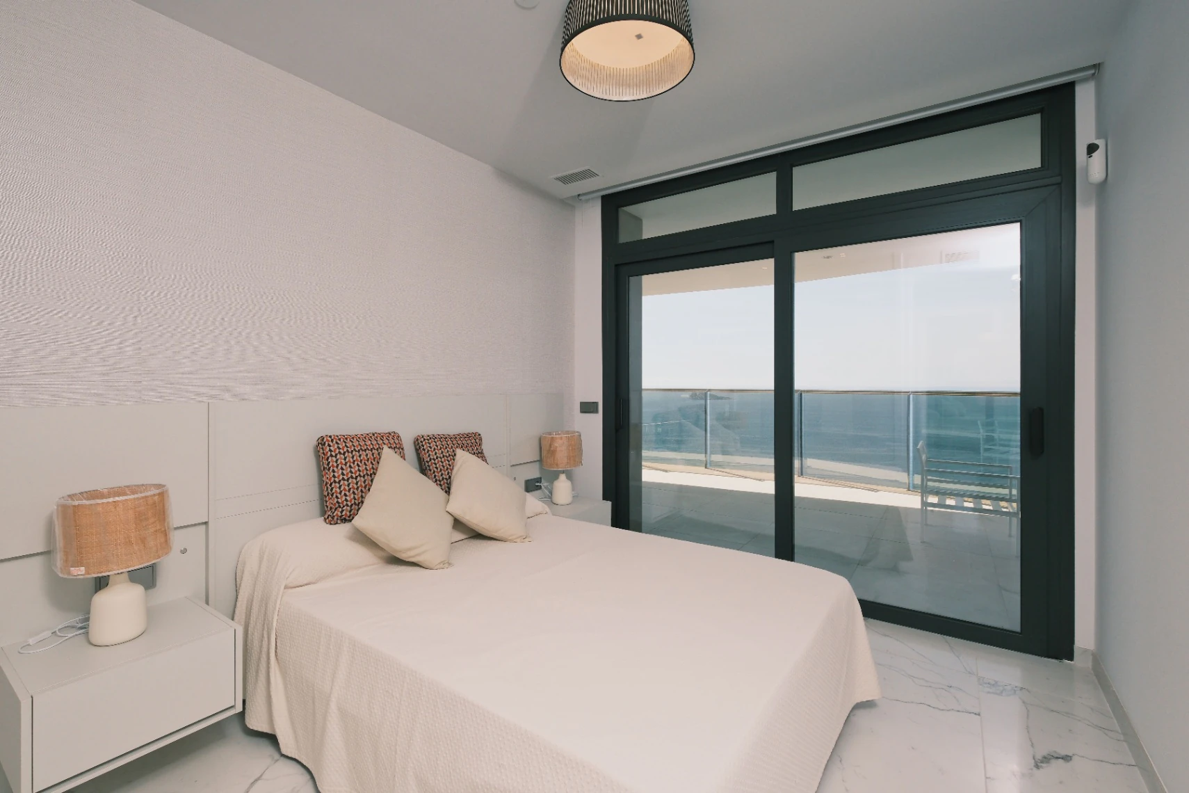 Dachgeschosswohnung zum Verkauf in Benidorm mit 3 Schlafzimmern und beheiztem Pool.