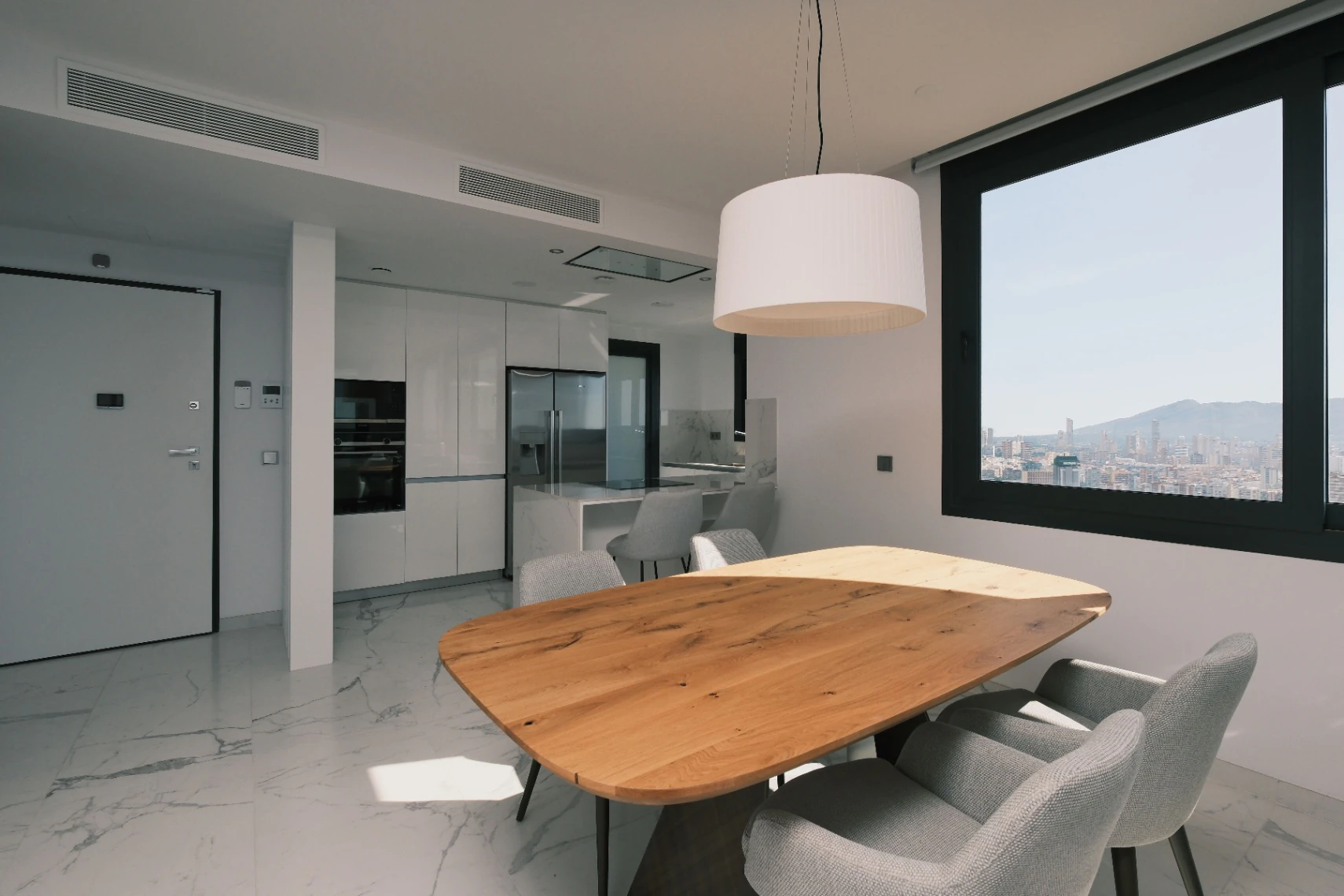 Dachgeschosswohnung zum Verkauf in Benidorm mit 3 Schlafzimmern und beheiztem Pool.
