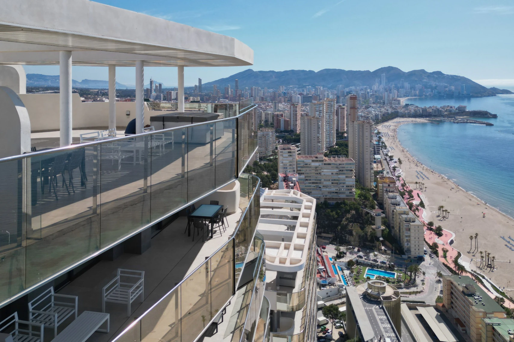 Dachgeschosswohnung zum Verkauf in Benidorm mit 3 Schlafzimmern und beheiztem Pool.