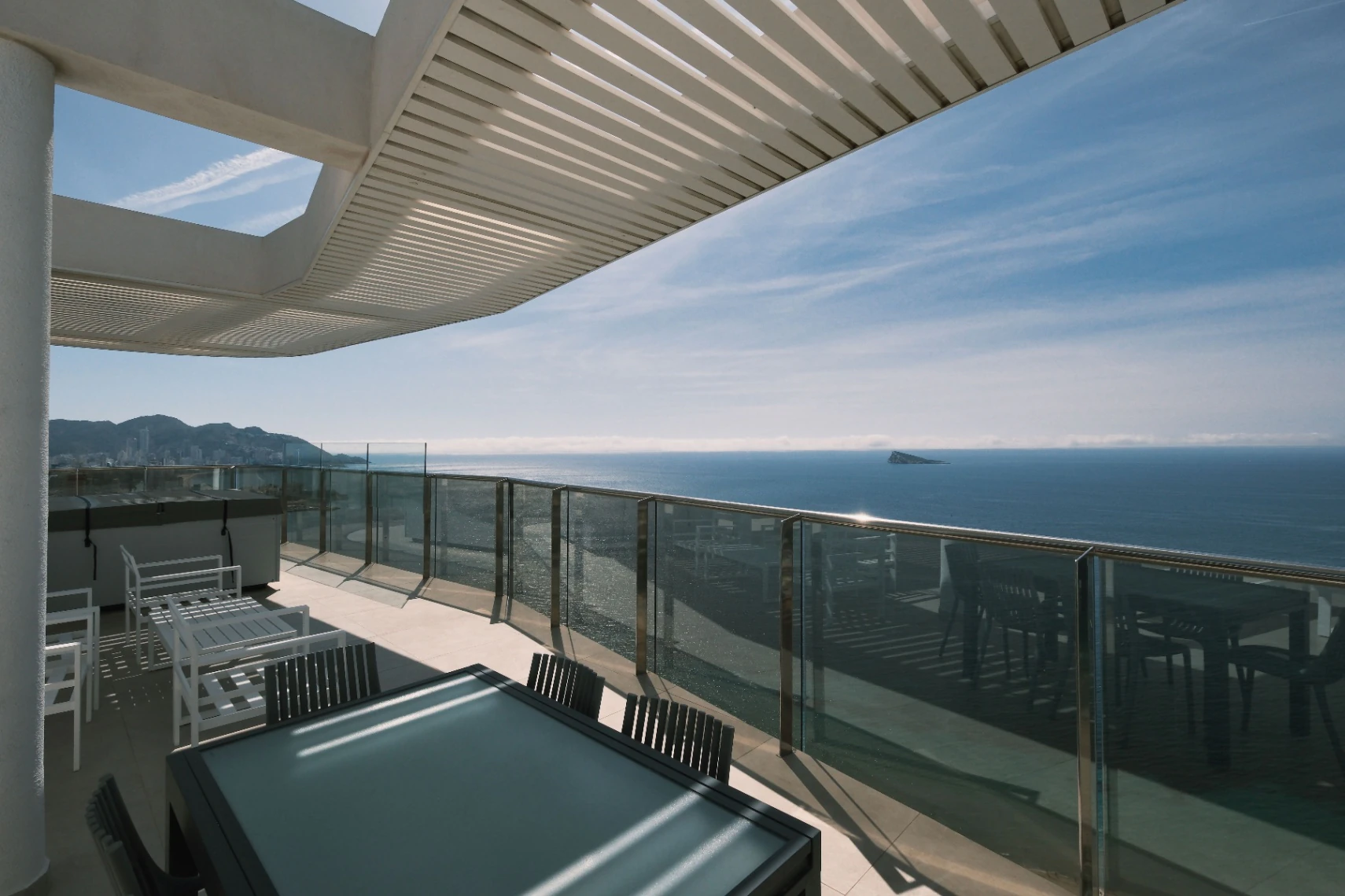 Dachgeschosswohnung zum Verkauf in Benidorm mit 3 Schlafzimmern und beheiztem Pool.