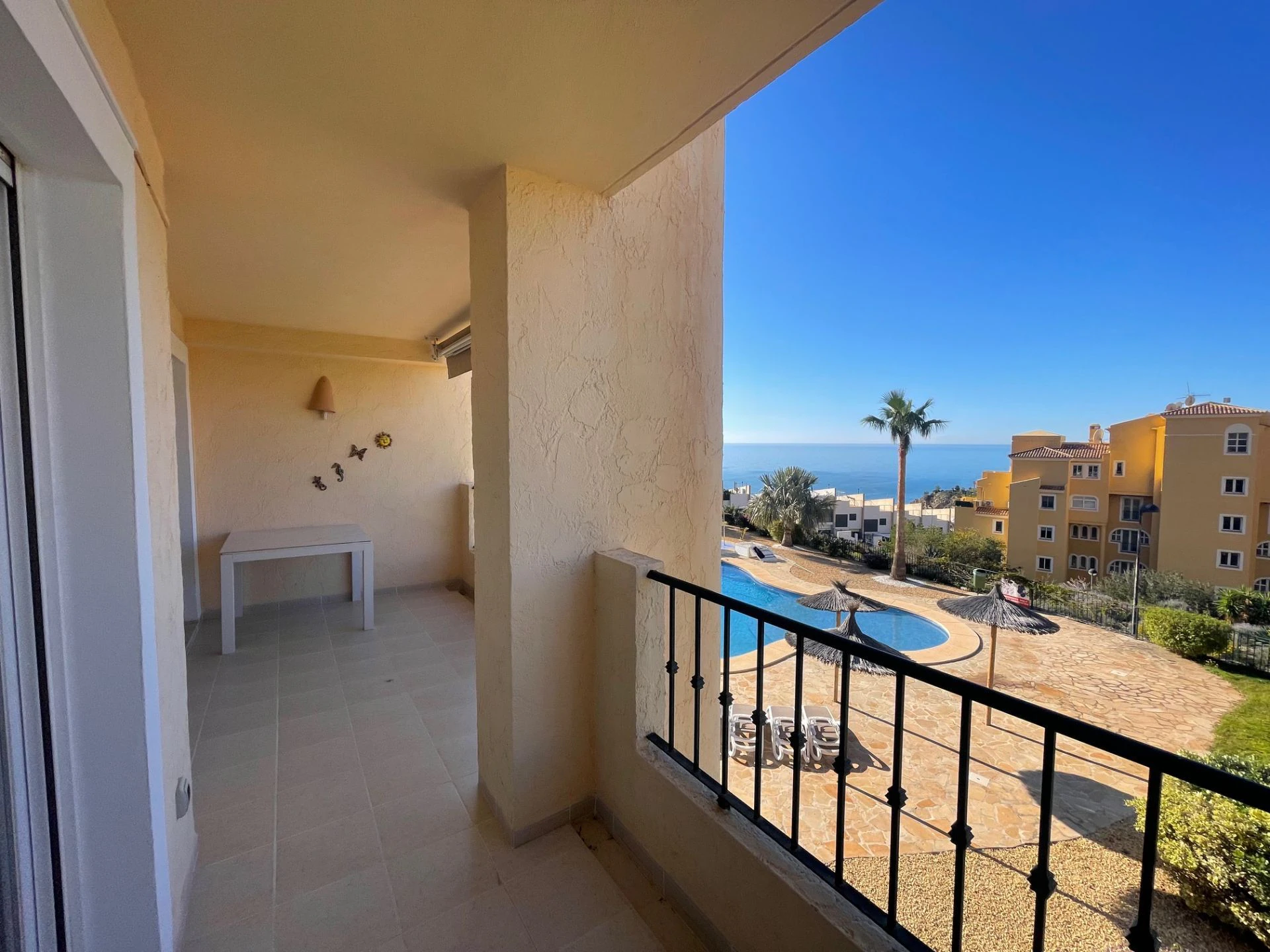 Sea View 2-Bedroom Apartment for Sale in Mascarat near Marina Greenwich