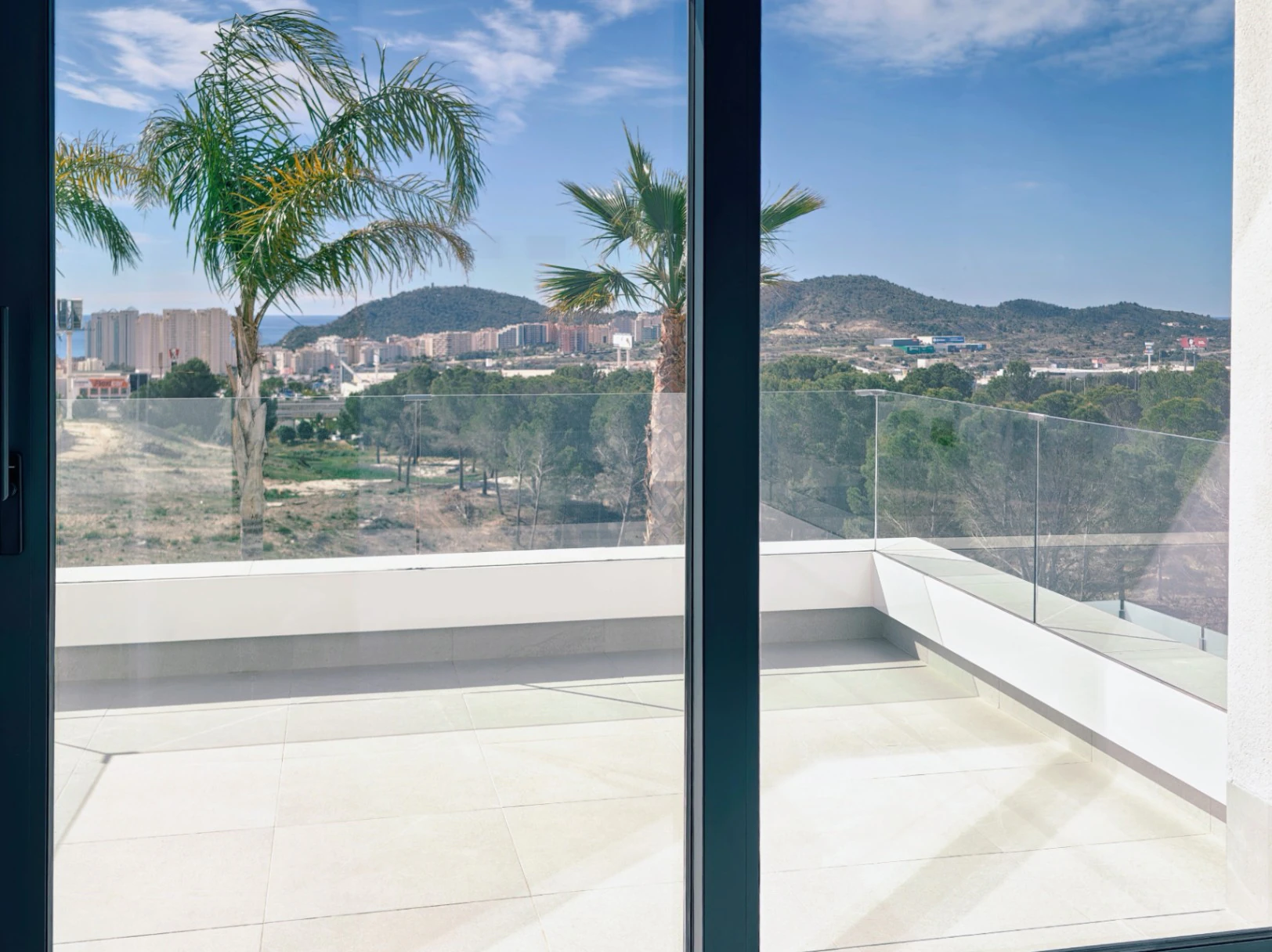 Moderne Villa in Sierra Cortina – Komfort, Design und Top-Lage an der Costa Blanca
