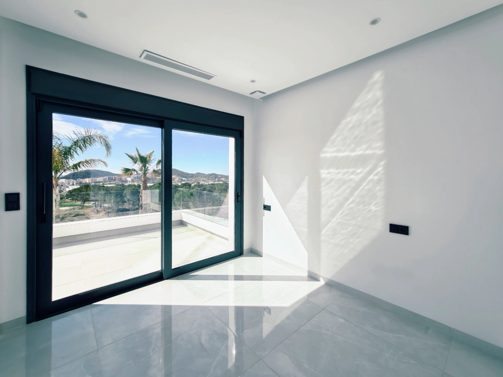 Moderne Villa in Sierra Cortina – Komfort, Design und Top-Lage an der Costa Blanca