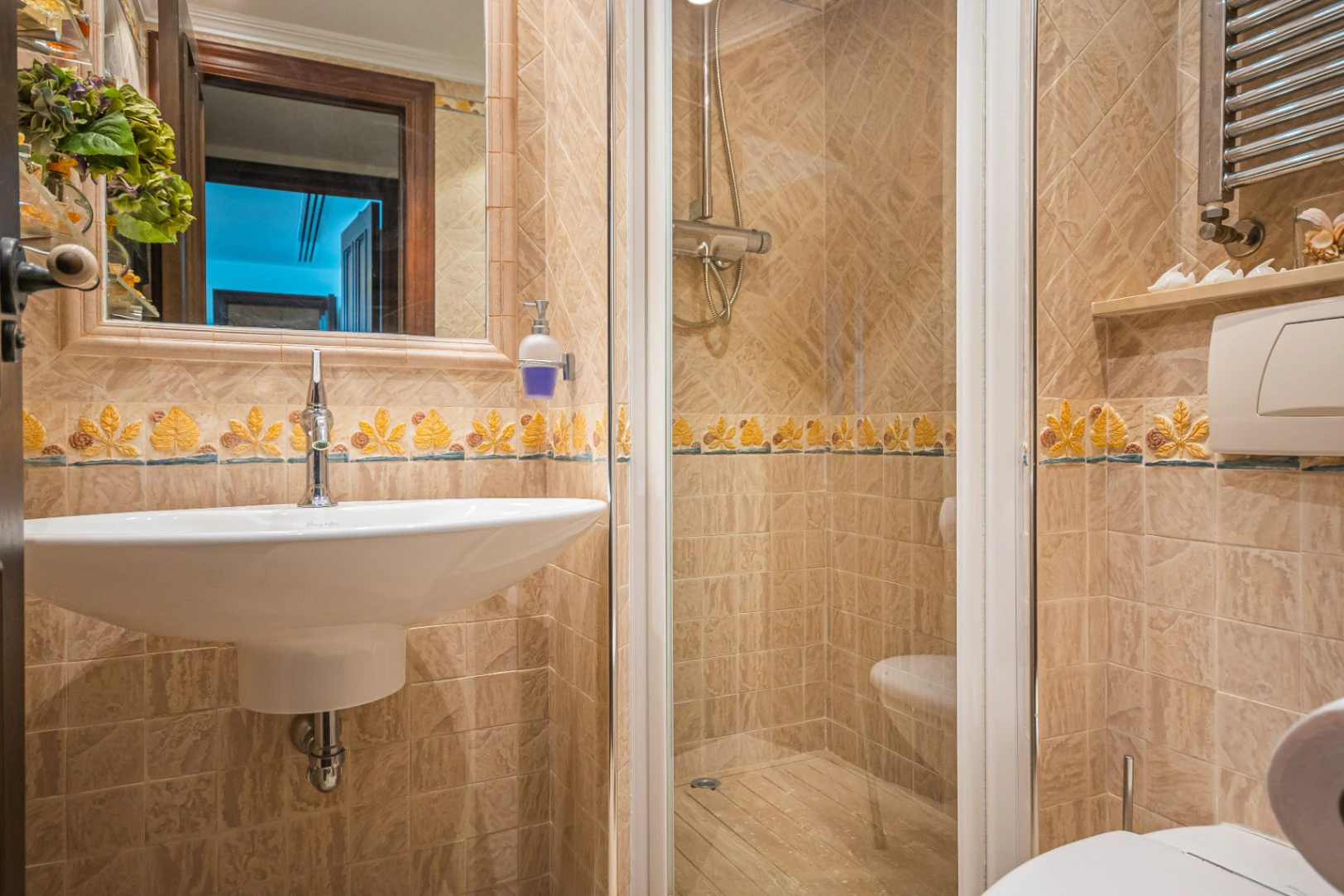 Luxury apartment for sale with 3 bedrooms and 3 bathrooms frontline in Benidorm.