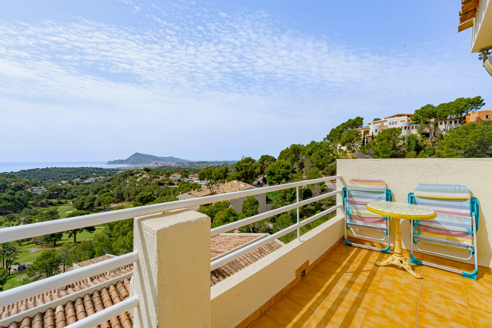 Duplex Apartment for Sale Next to the Golf Course in Altea la Vella – Sea and Golf Course Views, North Costa Blanca