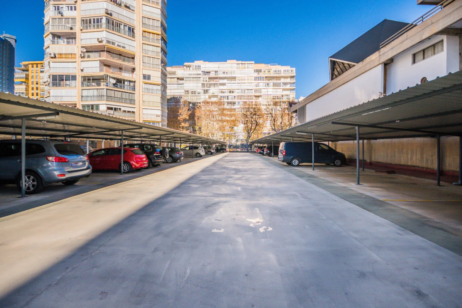Luxury apartment for sale with 3 bedrooms and 3 bathrooms frontline in Benidorm.