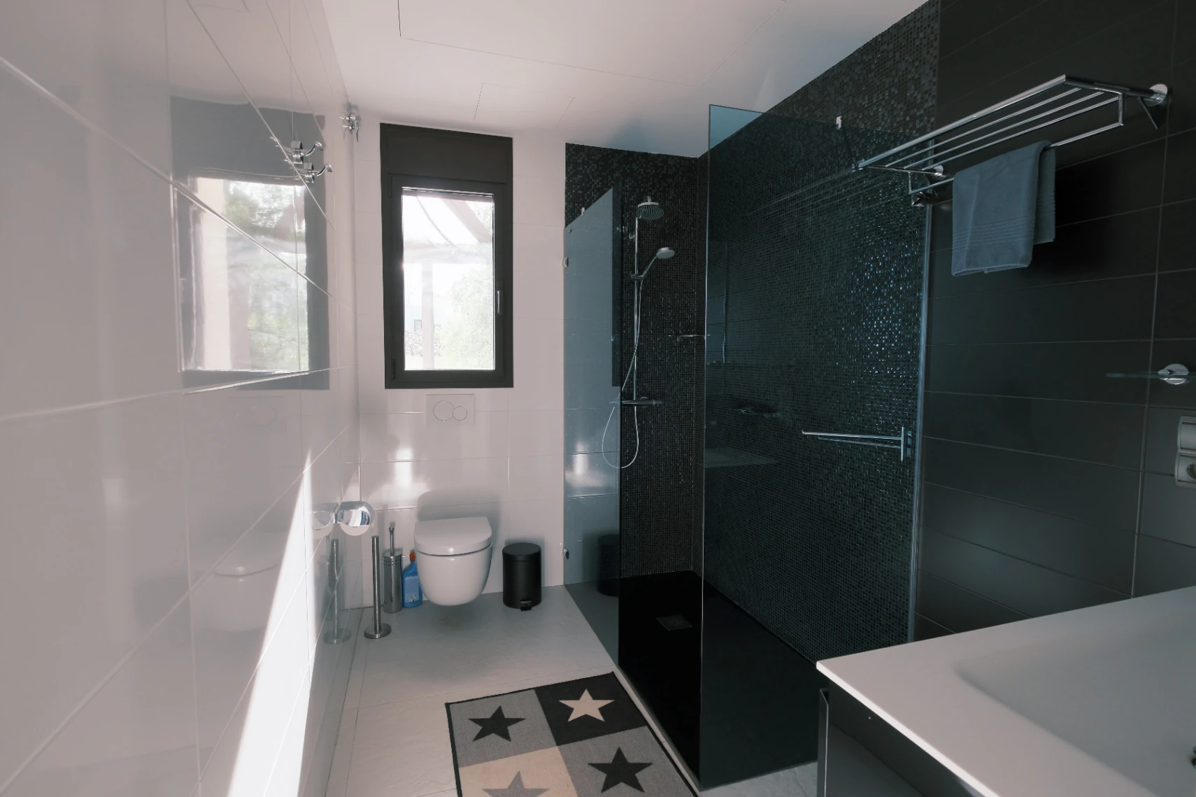 Modern villa in Altea with 4 bedrooms and pool for sale.