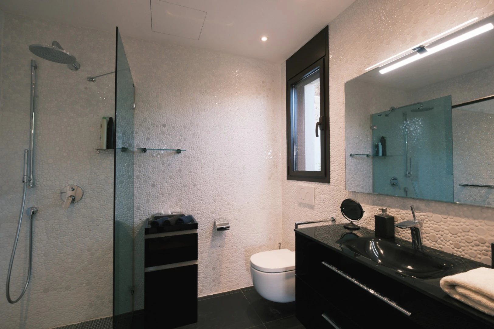 Modern villa in Altea with 4 bedrooms and pool for sale.