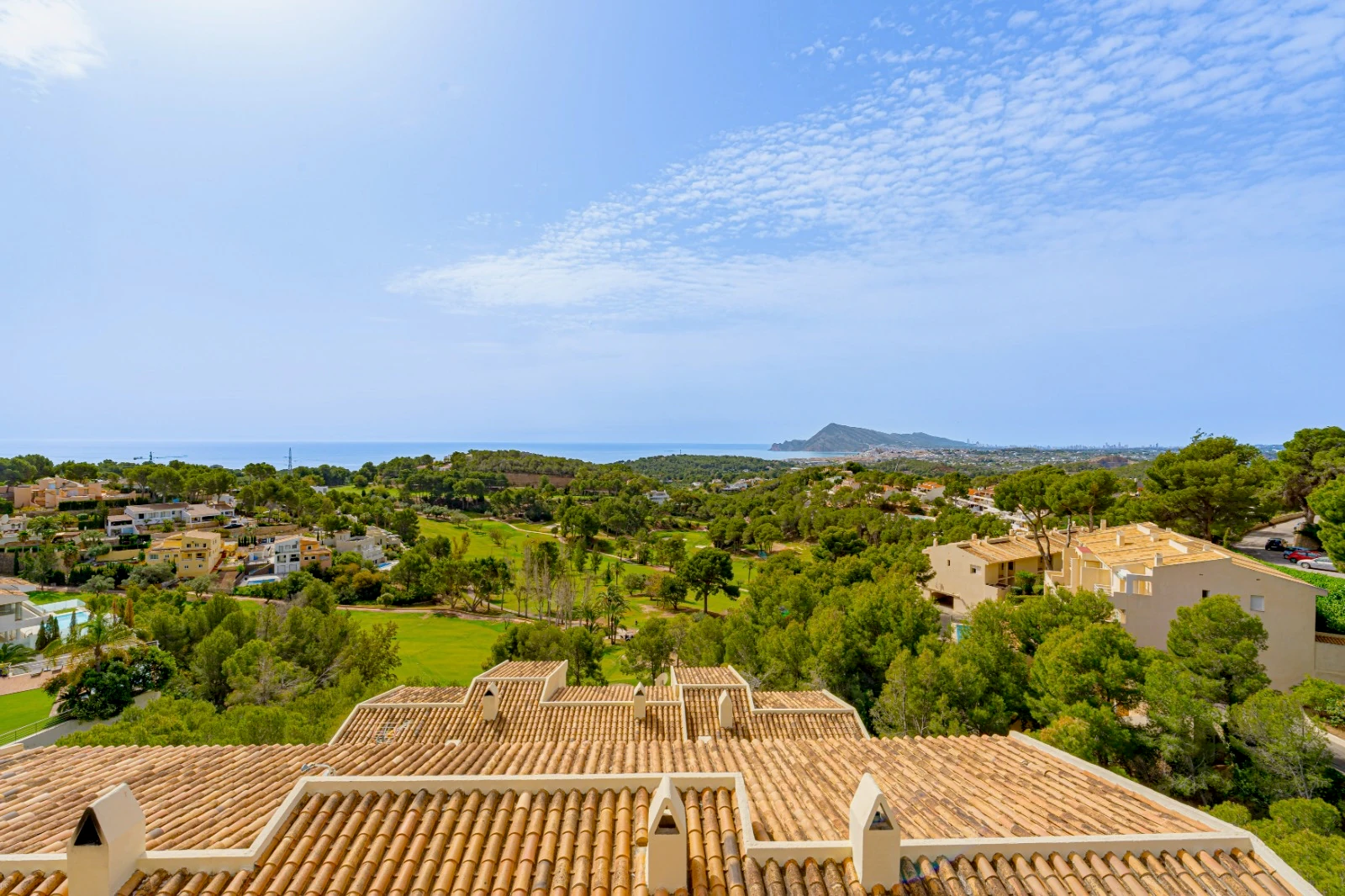 Duplex Apartment for Sale Next to the Golf Course in Altea la Vella – Sea and Golf Course Views, North Costa Blanca
