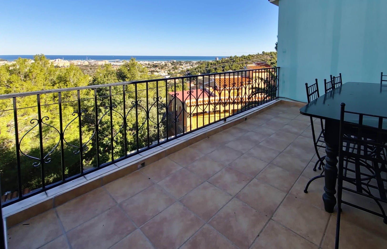 Chalet en Denia con sol todo el año y vistas panorámicas al mar
