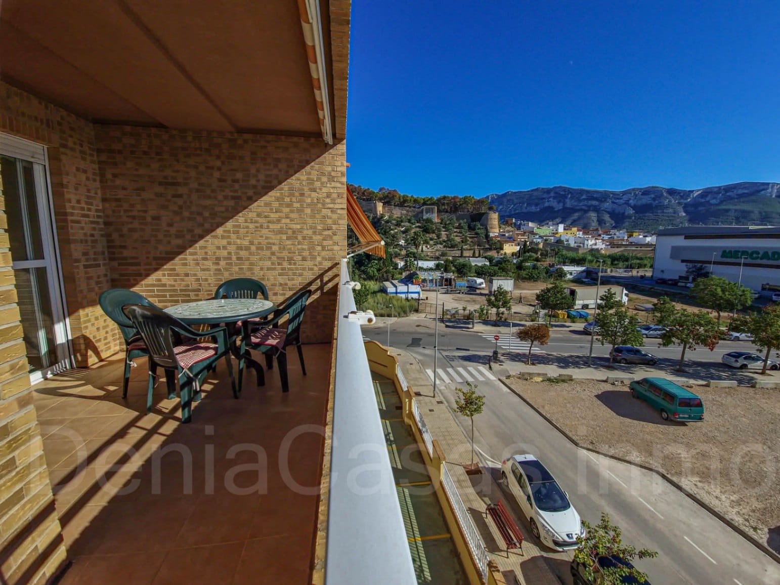 Apartamento de tres dormitorios pegado a la playa y al centro de Denia