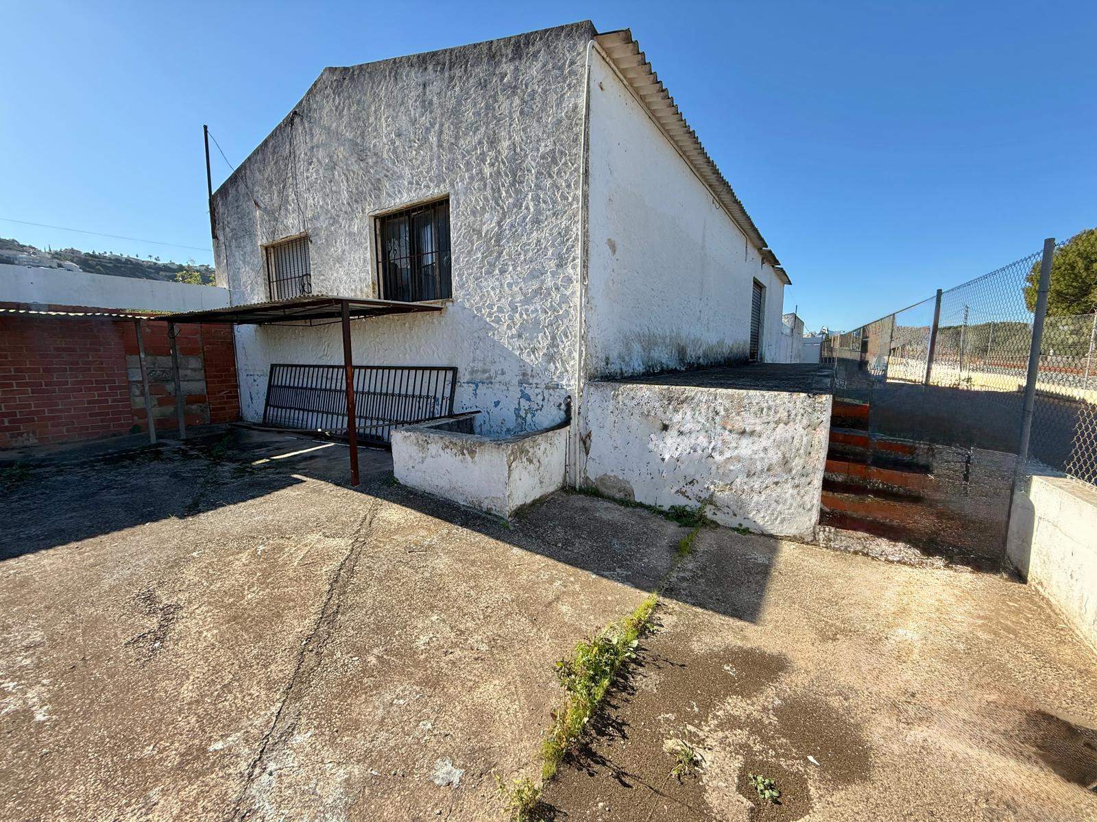 Exclusiva finca con gran potencial en Denia, 4415m parcela con 2 casas y varias construcciones
