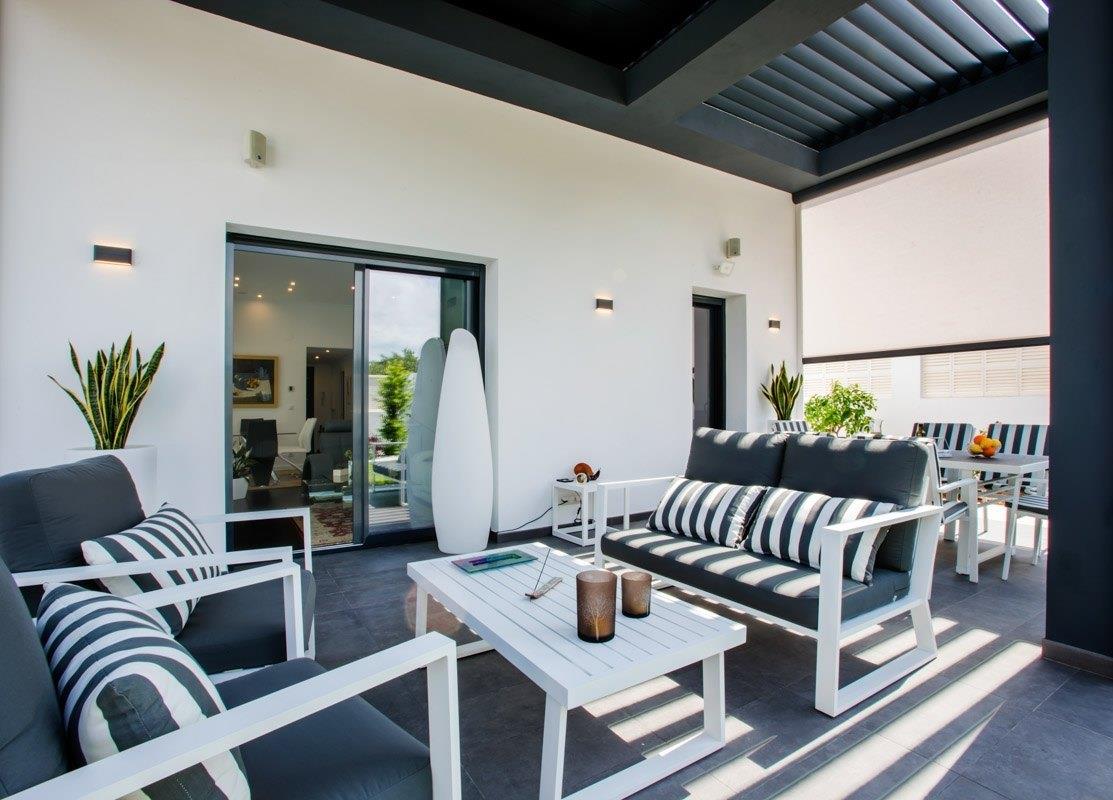 Casa nueva moderna lista para ocupar