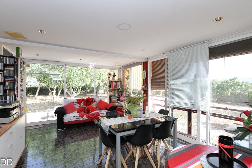 CASA CON TERRENO CERCA DEL MAR